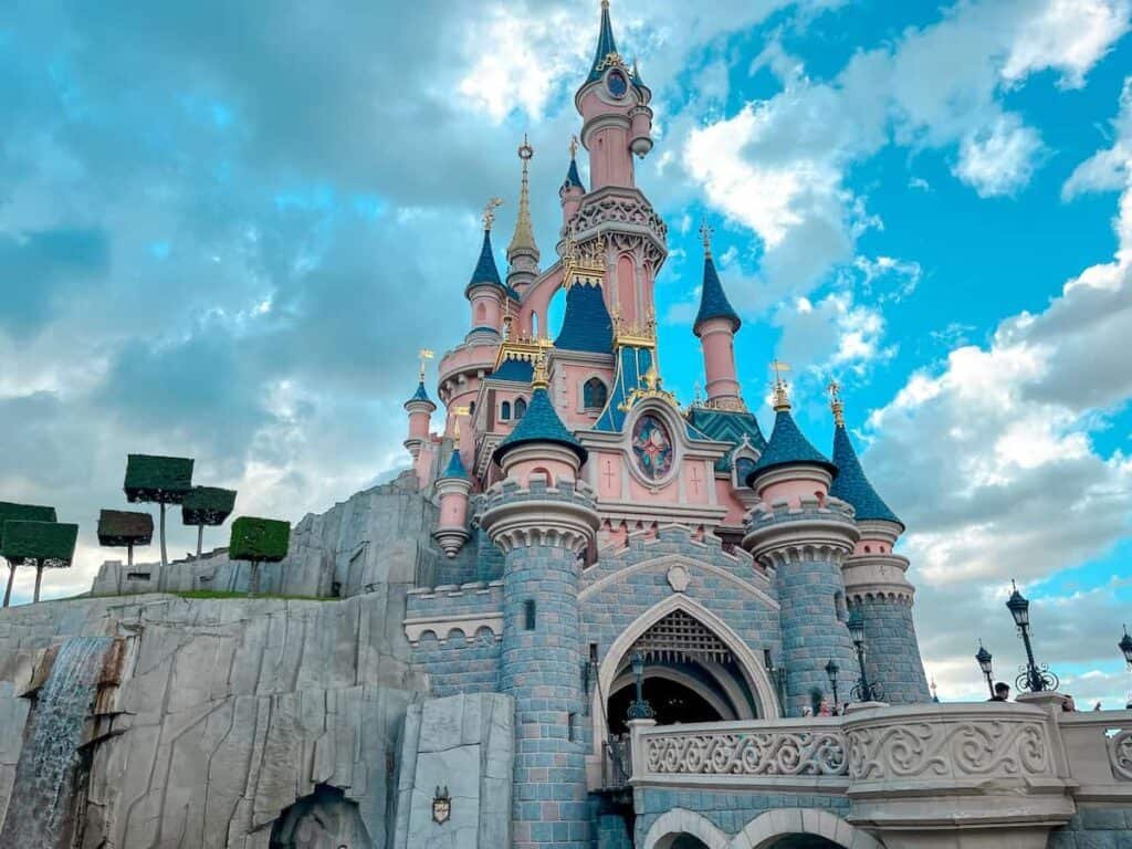 Alternative accessible castle photo location